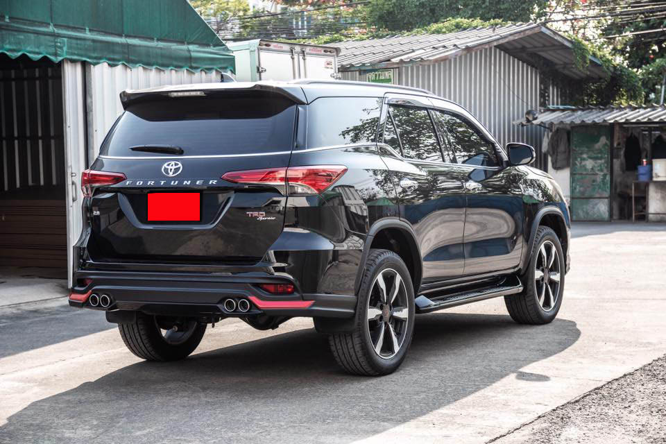 9Den&FD-2RS(ตัดสีแดง)/FD-2XS(ตัดสีเทา) VS Toyota All New Fortuner(TRD Sportivo 2 (MY2018)'2019-On) [เติมเต็มสปอร์ตของTRDคุณล้ำด้วยชุดแต่งรุ่นนี้]