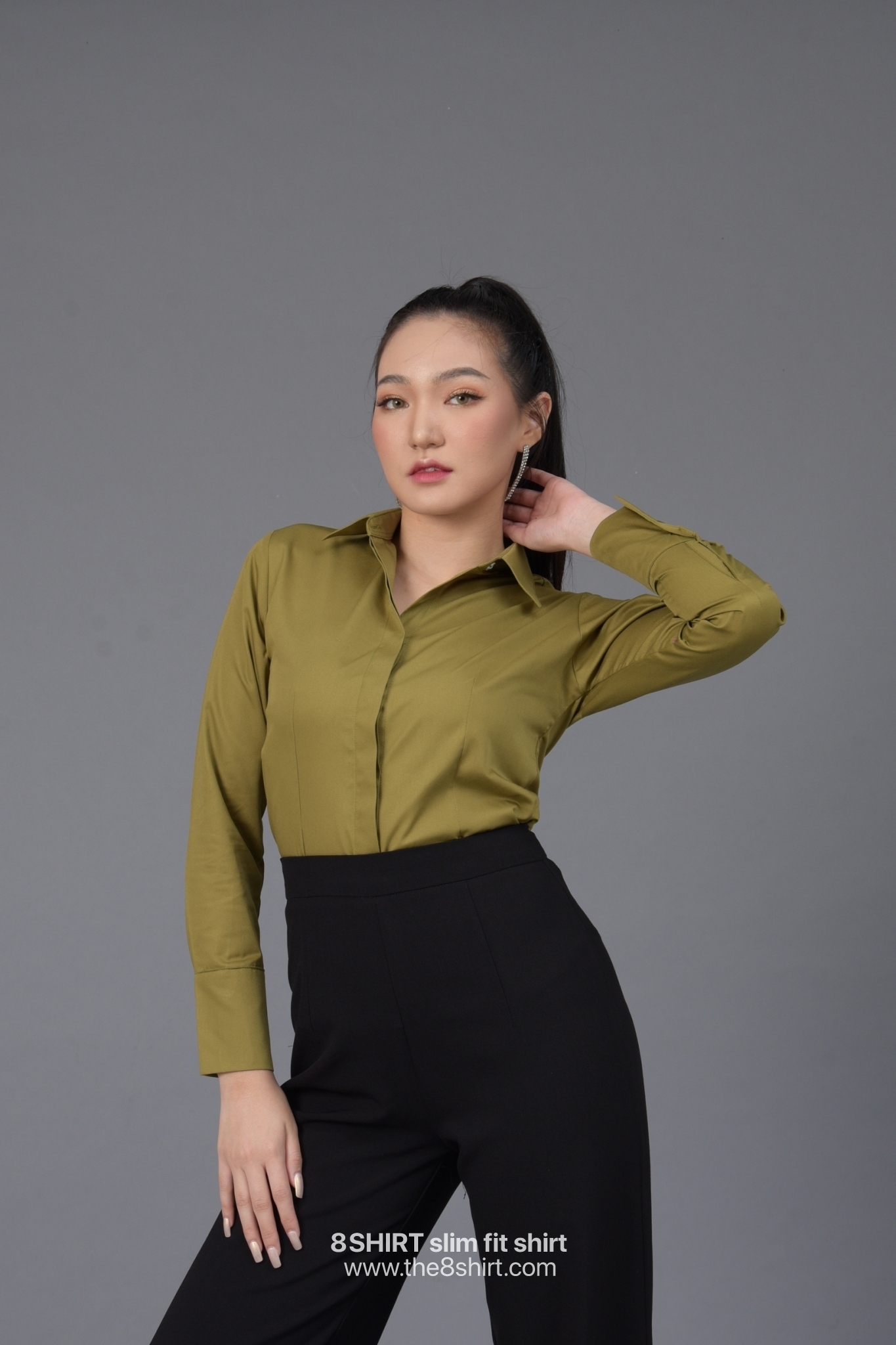 เสื้อเชิ้ตผู้หญิง สีเขียวขี้ม้า (Dark Olive green) สลิมฟิต เข้ารูป แขนยาว เสื้อเชิ้ตทำงาน เสื้อยูนิฟอร์ม แบรนด์ 8SHIRT slim fit shirt พร้อมส่ง
