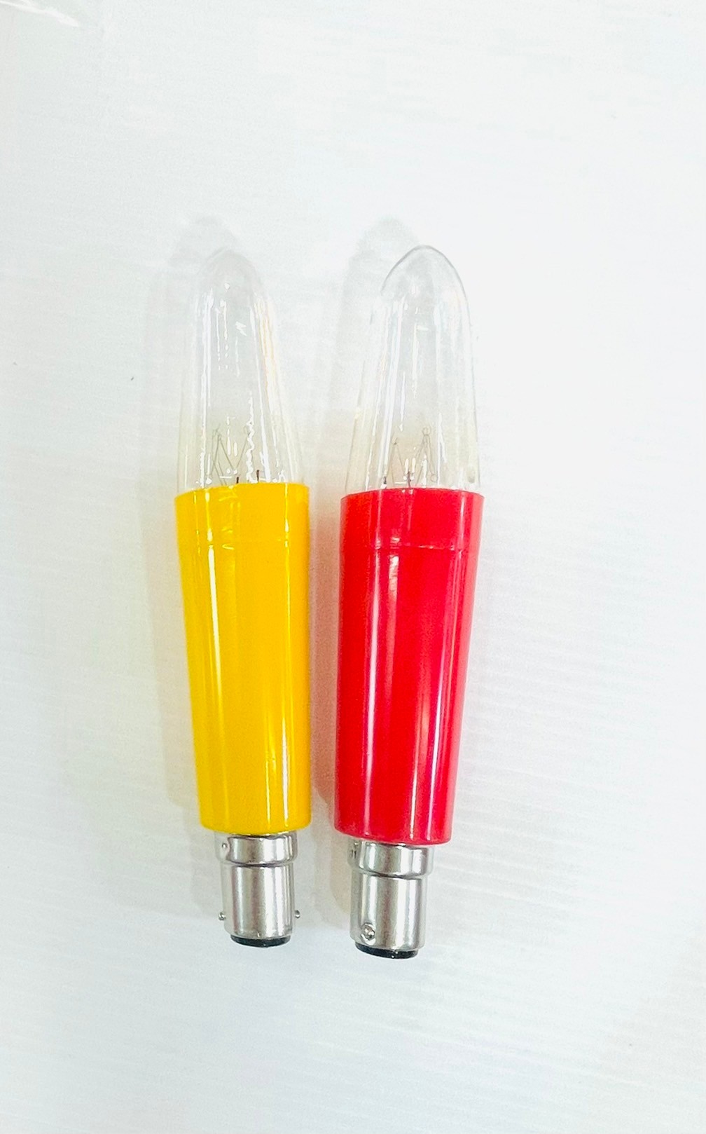 หลอดเทียนสั้น ยี่ห้อ Wire Lamp ขั้วเขี้ยว B15 สีแดง/ สีเหลือง (แสงสีวอร์ม)
