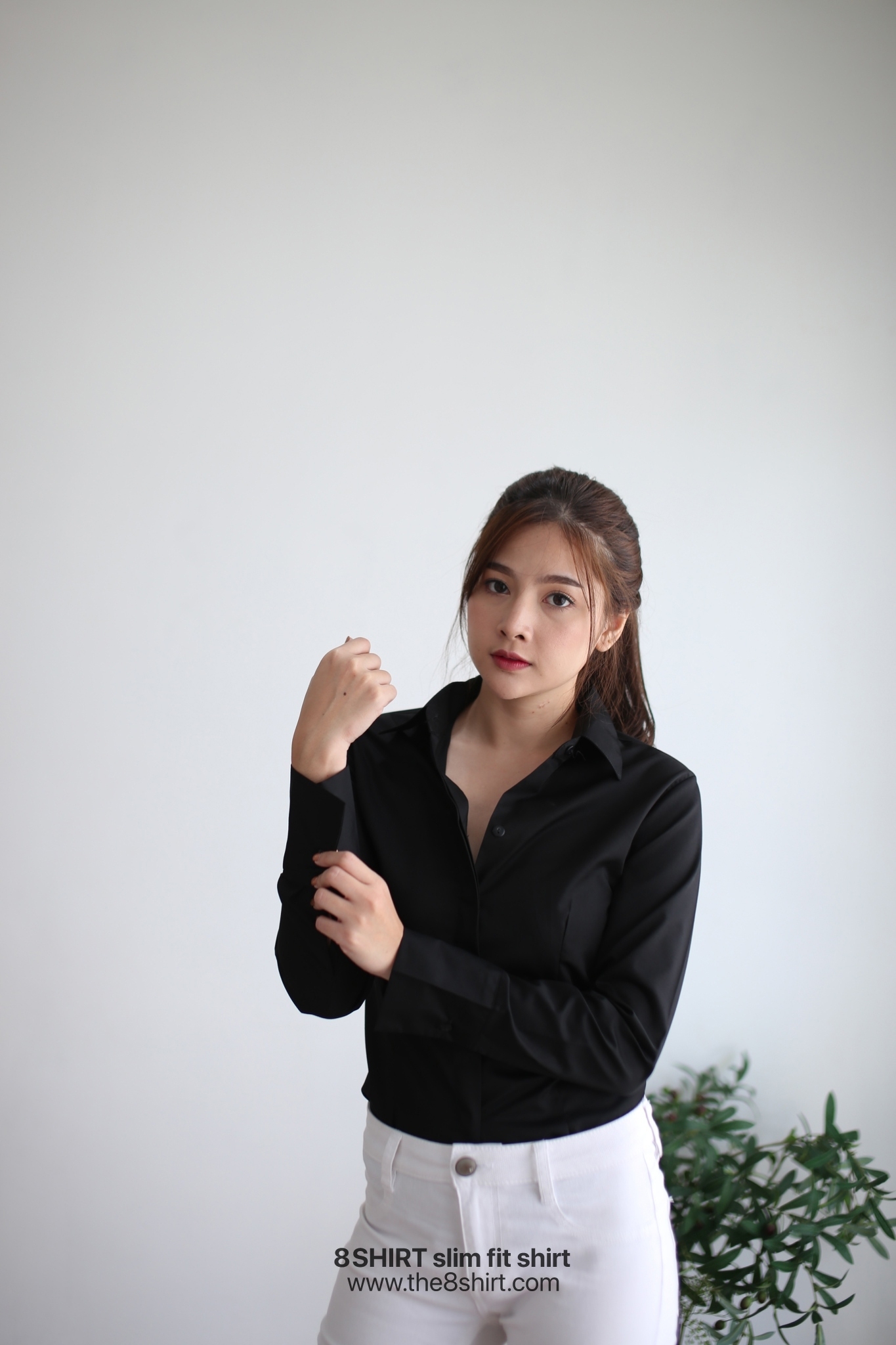 เสื้อเชิ้ตผู้หญิงสีดำ สลิมฟิต เข้ารูป แขนยาว เสื้อเชิ้ตทำงาน เสื้อยูนิฟอร์ม แบรนด์ 8SHIRT slim fit shirt พร้อมส่ง
