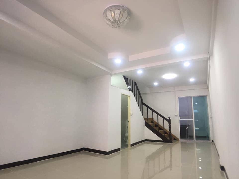 ทาวน์เฮ้าส์16ตรว.สวย รีโนเวทใหม่ พร้อมเข้าอยู่ อาคาร 2ชั้น ขนาด 16ตรว. ซอยเพชรเกษม62/4 ติดสถานีรถไฟฟ้าตลาดบางแค