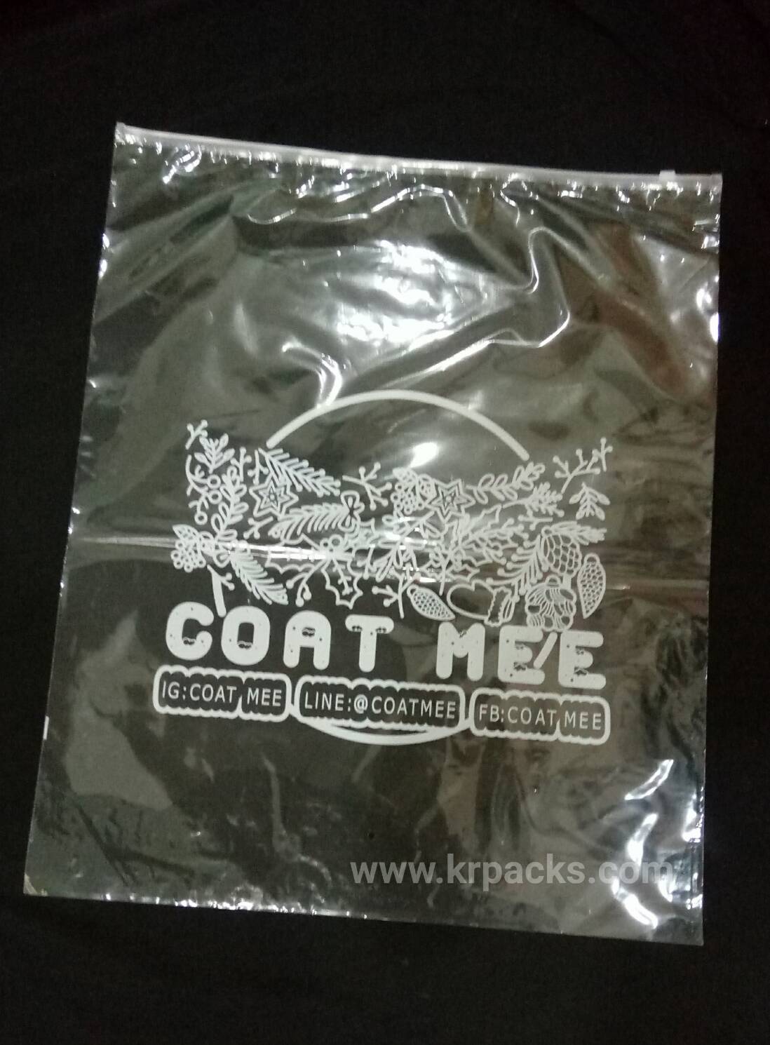 ตัวอย่างงานพิมพ์ถุงซิปรูด ใสเสื้อ