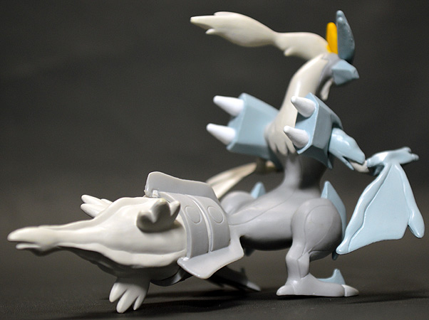 White Kyurem ของแท้ JP - Monster Collection Takara Tomy [โมเดลโปเกมอน]