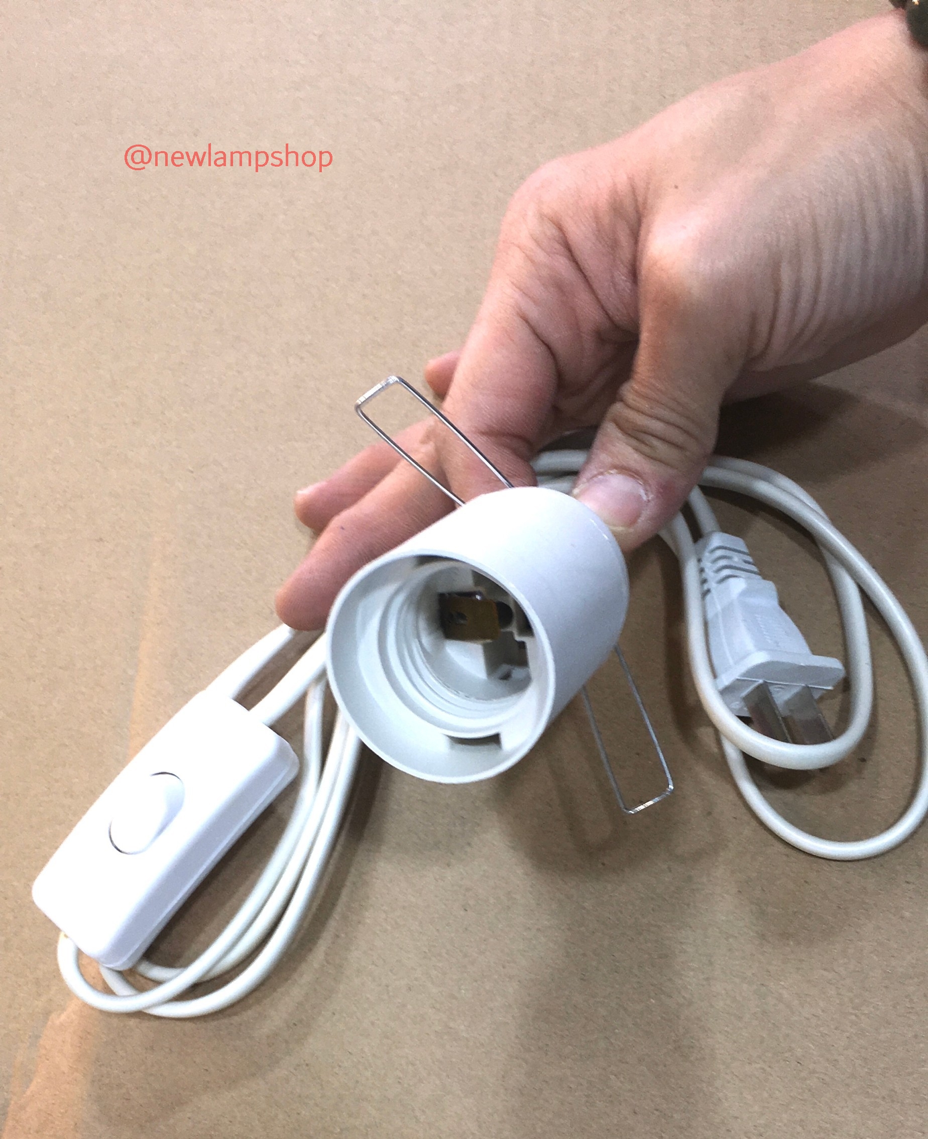 ขั้วโคมไฟ E27 มีสายสวิตซ์กลางทาง สายยาว 2 เมตร