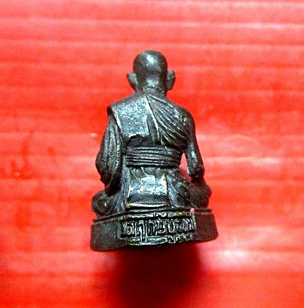 พระรูปหล่อหลวงปู่ฤาษีลิงขาว (ช่อ) วัดฤกษ์บุญมี จ.สุพรรณบุรี