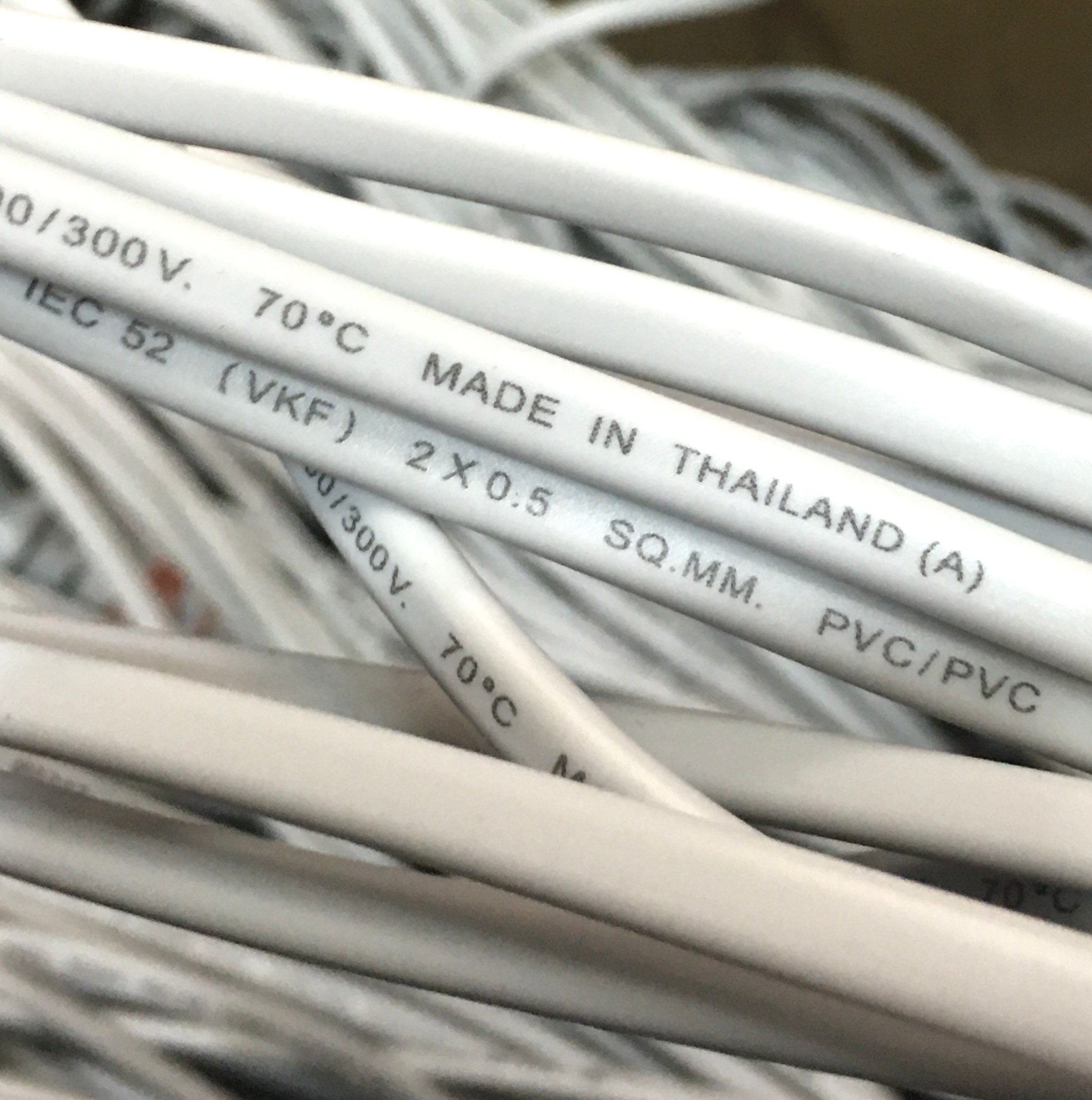 สายหล่อปลั๊ก สายไฟ VKF 2 * 0.5 SQ.MM PVC 300V มี 2 สี เทา / ดำ