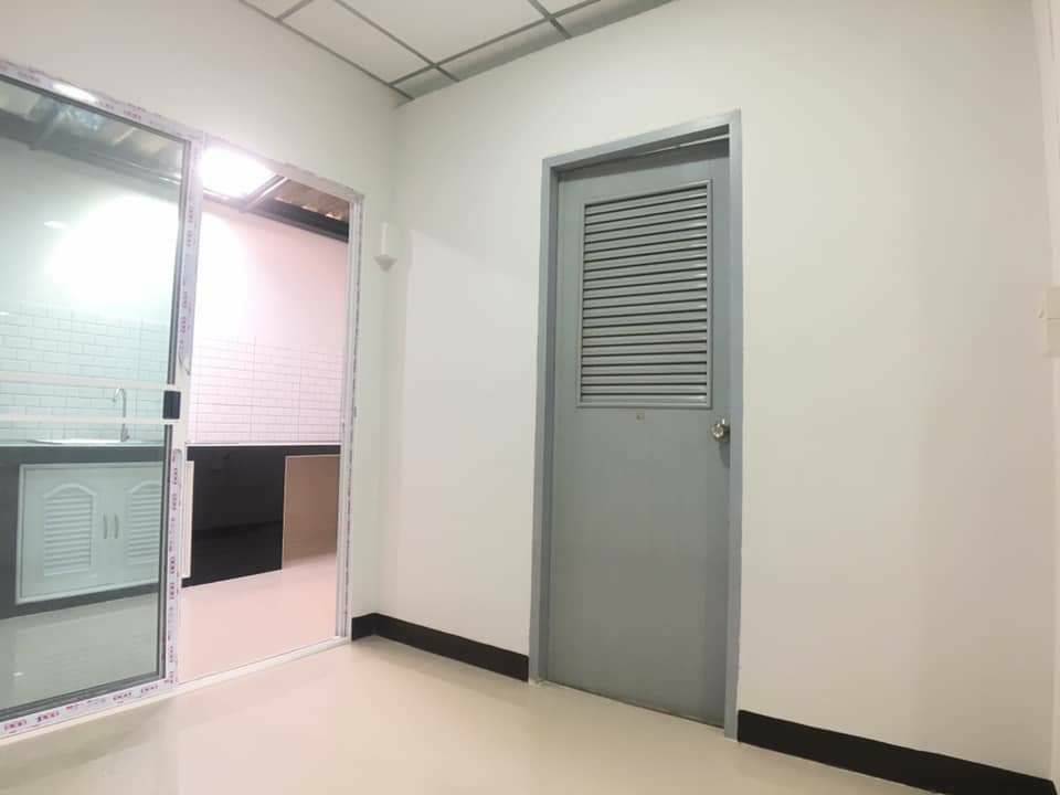 ขายบ้านทาวน์เฮ้าส์ ตกแต่งใหม่ พร้อมเข้าอยู่ 2ชั้น ขนาด 17.6ตรว. ซอยบางแค7 (ซอยยิ้มประยูร ) บางแค