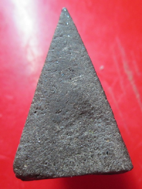 พระสามเหลี่ยม นั่ง ทรงหงษ์ ทรงครุต เนื้อว่าน ไม่ทราบที่