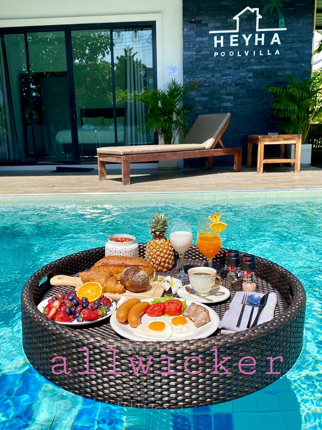 ถาดลอยน้ำหวายเทียม ทรงกลม 80ซม. สูง14ซม.หวายเทียม สำหรับใส่สำรับอาหาร หรือเครื่องดื่มเสริฟริมสระ หรือลอยในสระน้ำได้