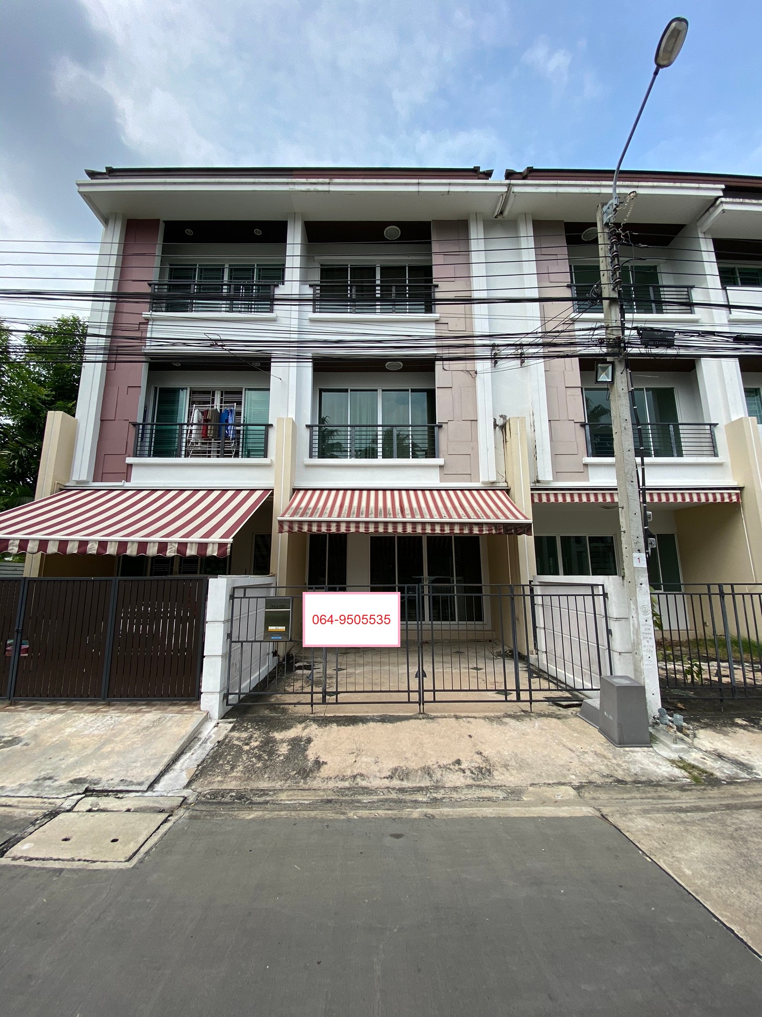 ขาย-เช่า ทาวน์โฮม3ชั้น บ้านกลางเมือง สาทร-ตากสิน2 ใกล้สถานีรถไฟฟ้า วุฒากาศ แถม!! เเอร์ 4 เครื่อง