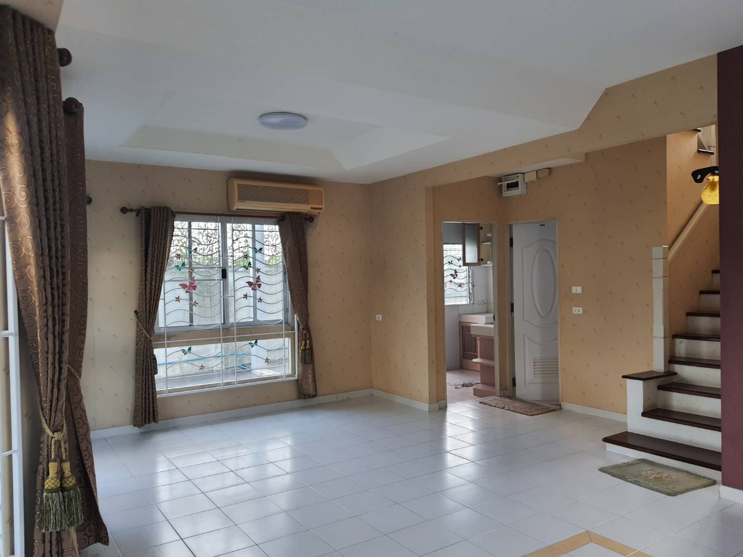 **ขายแล้ว** ขายบ้านเดี่ยว 2 ชั้น ม.พฤกษ์ลดา-พุทธสาคร (สาย4 ตัดใหม่) เจ้าของโครงการ : แลนด์แอนด์เฮ้าส์ - เนื้อที่ 55.8 ตร.ว. - พื้นที่ใช้สอย 136 ตร.ม. - ขนาด 3 ห้องนอน 2 ห้องน้ำ