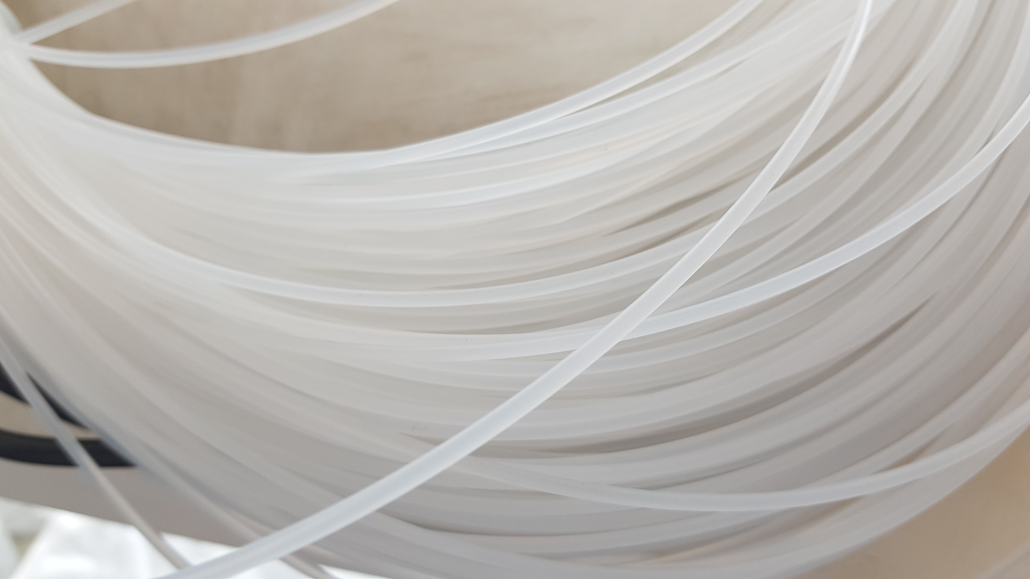 เส้นพลาสติก กลม 3.00 มิล สีขาวใส สำหรับงานดันโครงกระเป๋า ดันโครงเบาะ สานโคมไฟ สานตะกร้า สานเฟอร์นิเจอร์