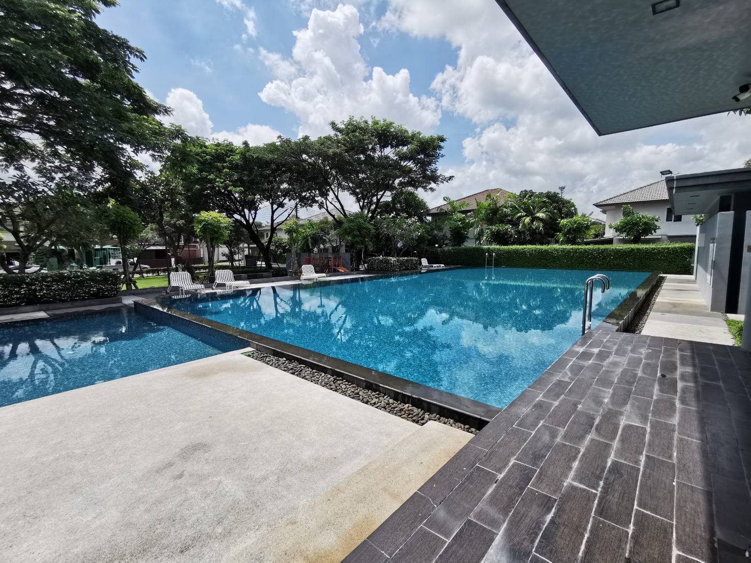 บ้านเดี่ยว 2 ชั้น ม.ชัยพฤกษ์ ปิ่นเกล้า-สาย 5 เนื้อที่ 50.3 ตร.ว. พื้นที่ใช้สอย 136 ตร.ม. ขนาด 3 ห้องนอน 2 ห้องน้ำ แอร์ 4 เครื่อง