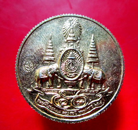 เหรียญฟันเฟือง กะหลั่ยทอง พระอรหันต์กาสิก (ปางประทับช้าง) วัดสุทัศน์เทพวราราม กรุงเทพฯ ปี2539