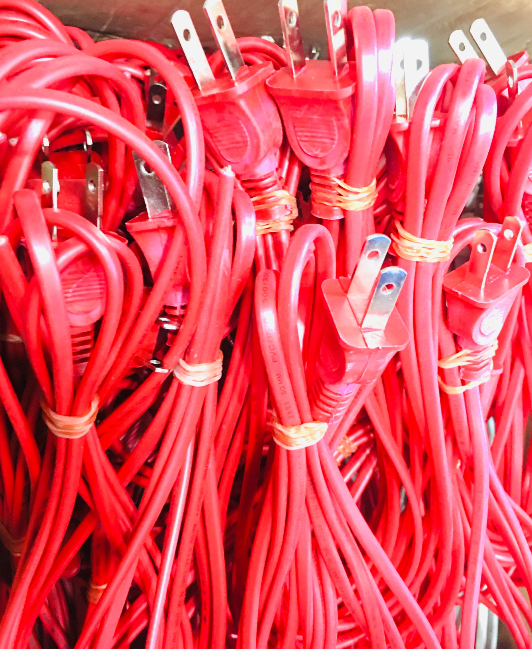 สายหล่อปลั๊ก สายไฟ VKF 2 * 0.5 SQ.MM PVC 300V สีแดง ยาว 2 ม