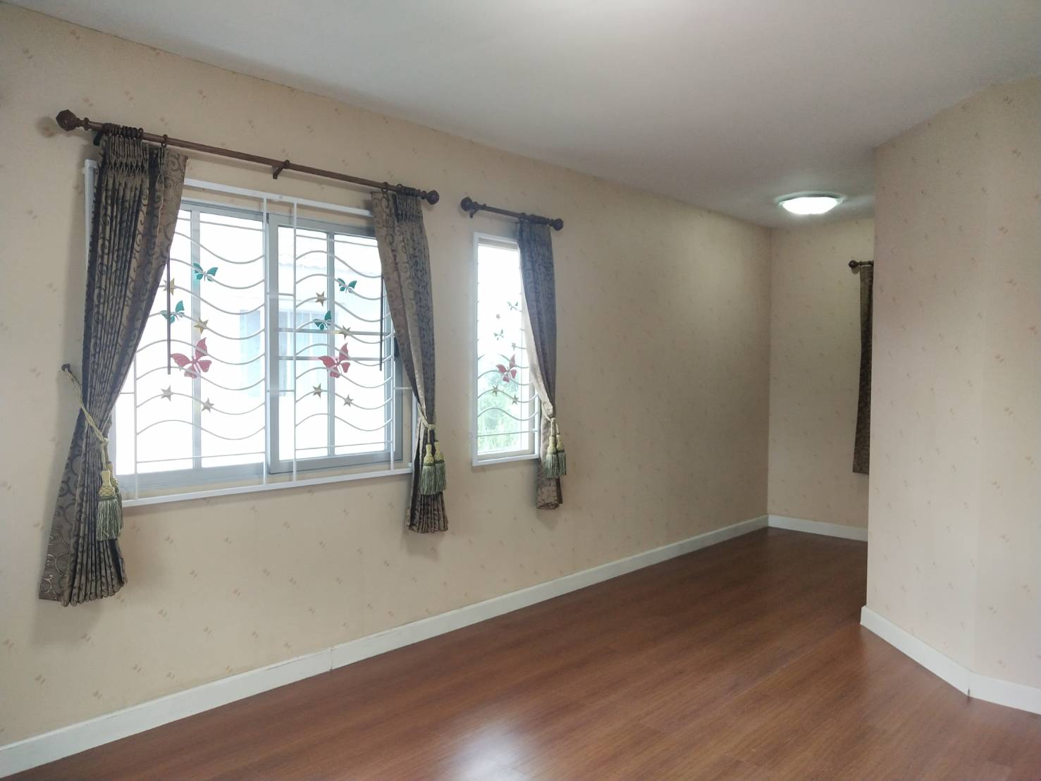 **ขายแล้ว** ขายบ้านเดี่ยว 2 ชั้น ม.พฤกษ์ลดา-พุทธสาคร (สาย4 ตัดใหม่) เจ้าของโครงการ : แลนด์แอนด์เฮ้าส์ - เนื้อที่ 55.8 ตร.ว. - พื้นที่ใช้สอย 136 ตร.ม. - ขนาด 3 ห้องนอน 2 ห้องน้ำ