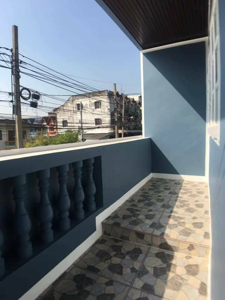 ขายบ้านทาวน์เฮ้าส์ ตกแต่งใหม่ พร้อมเข้าอยู่ 2ชั้น ขนาด 17.6ตรว. ซอยบางแค7 (ซอยยิ้มประยูร ) บางแค