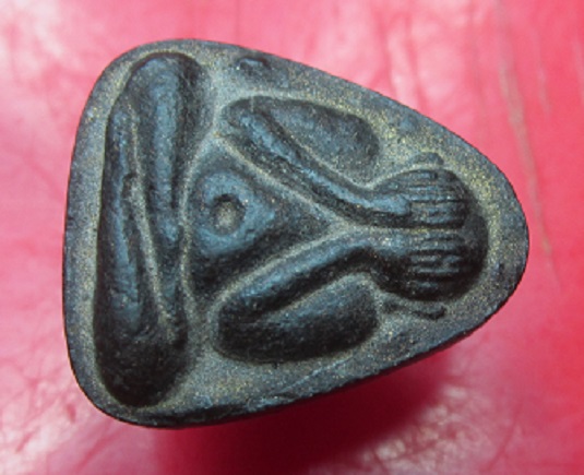 พระปิดตาเนื้อผงคลุกรัก ไม่ทราบที่