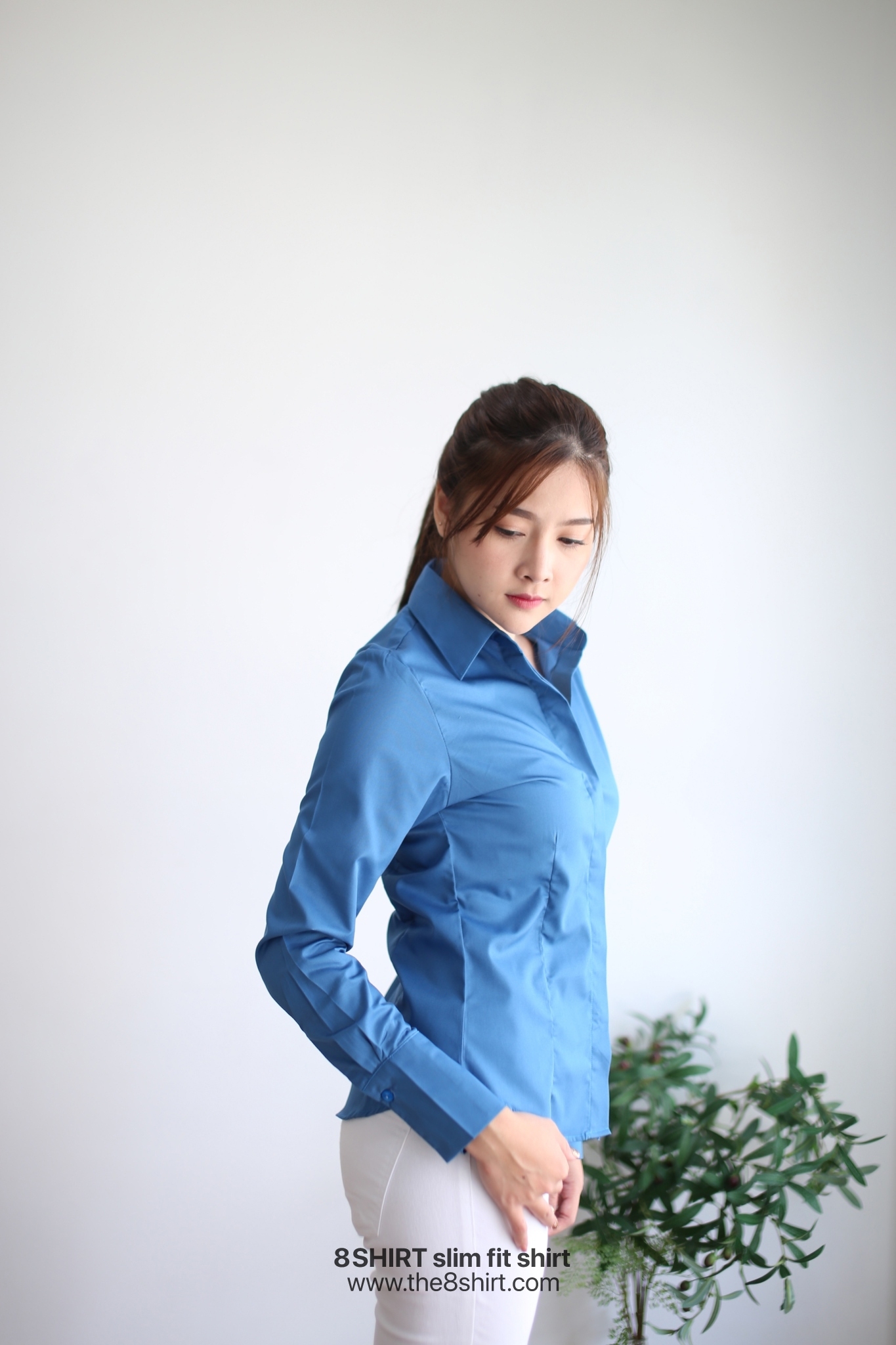 เสื้อเชิ้ตผู้หญิง สีฟ้าคราม (Indigo Blue) สลิมฟิต เข้ารูป แขนยาว เสื้อเชิ้ตทำงาน เสื้อยูนิฟอร์ม แบรนด์ 8SHIRT slim fit shirt พร้อมส่ง