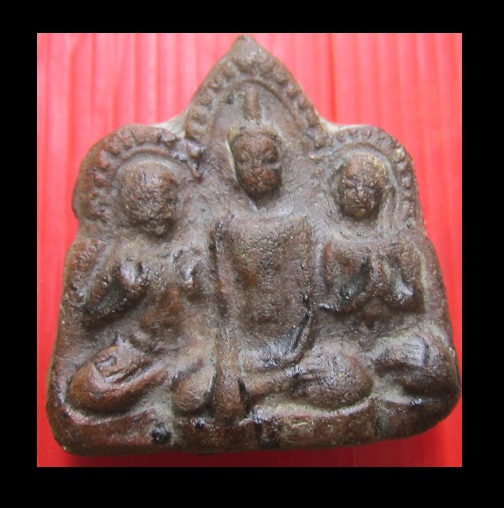 พรเนื้อผงว่านหน้าเคลือบแล็ค พระสามพี่น้องโมคลาสารีบุตร หลังอูม ไม่ทราบที่