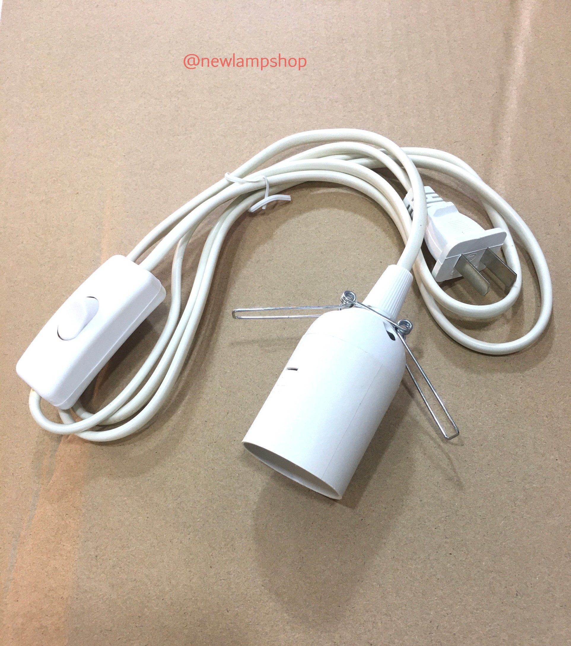 ขั้วโคมไฟ E27 มีสายสวิตซ์กลางทาง สายยาว 2 เมตร