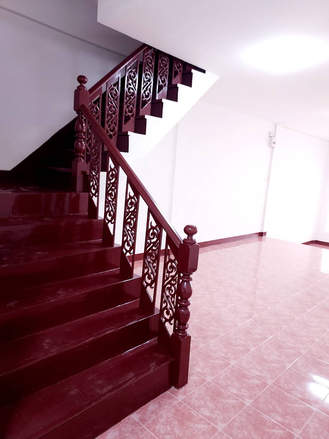 ขายทาวน์เฮ้าส์ 20ตร.ว. หมู่บ้านธนารมย์ ใกล้ตลาดวงศกร สายไหม หทัยราษฏร์ ทำเลดี สะดวกสัญจร รีโนเวทใหม่ สภาพสวย พร้อมอยู่ ทาวน์เฮ้าส์ 2ชั้น 3นอน 2น้ำ