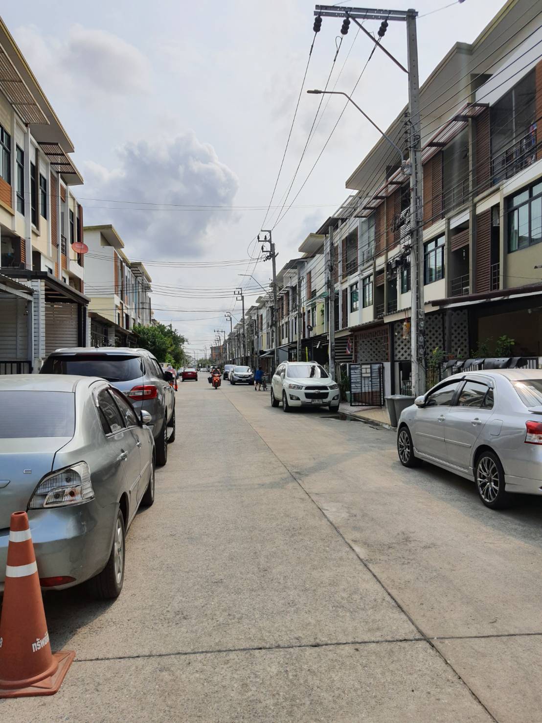 เช่าแล้ว* ให้เช่าทาวน์โฮม 3 ชั้น หมู่บ้านซิกเนเจอร์ เพชรเกษม 69 เนื้อที่ 17.1 ตารางวา 3นอน 3น้ำ