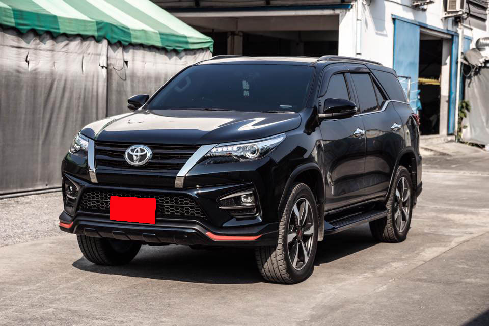 9Den&FD-2RS(ตัดสีแดง)/FD-2XS(ตัดสีเทา) VS Toyota All New Fortuner(TRD Sportivo 2 (MY2018)'2019-On) [เติมเต็มสปอร์ตของTRDคุณล้ำด้วยชุดแต่งรุ่นนี้]