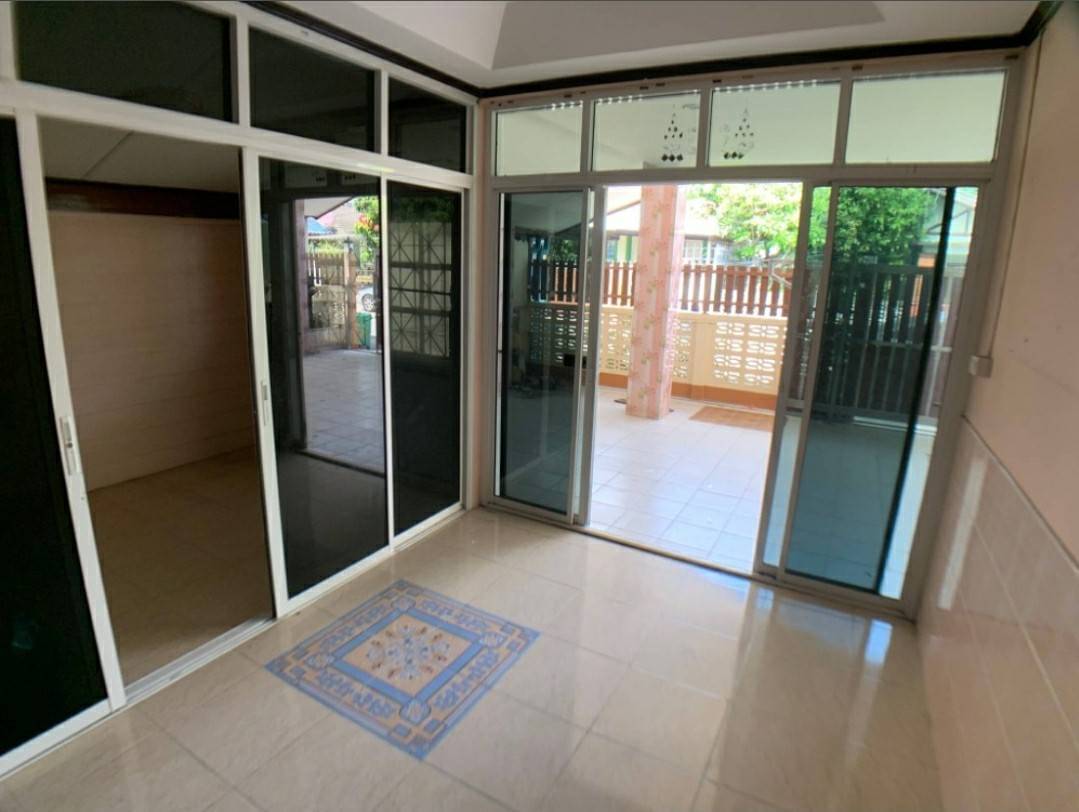 ขายบ้านเดี่ยว เพชรเกษม 81/6 ใกล้กรมที่ดิน ห่าง MRT หลักสองประมาณ 7กม. หมู่บ้านหรรษา 44 ตรว. 5 นอน พื้นที่ใช้สอย 186 ตรม. ต่อเติมเต็มพื้นที่ หน้ากว้าง 11 เมตร จอดรถได้ 2-3คันสบาย