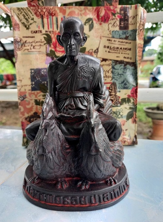 พระบูชารูปหล่อนั่งไก่คู่ หลวงพ่อรวย วัดตะโก อ.ภาชี จ.อยุธยา กฐินปี2560 ตอกหมาเลข4089