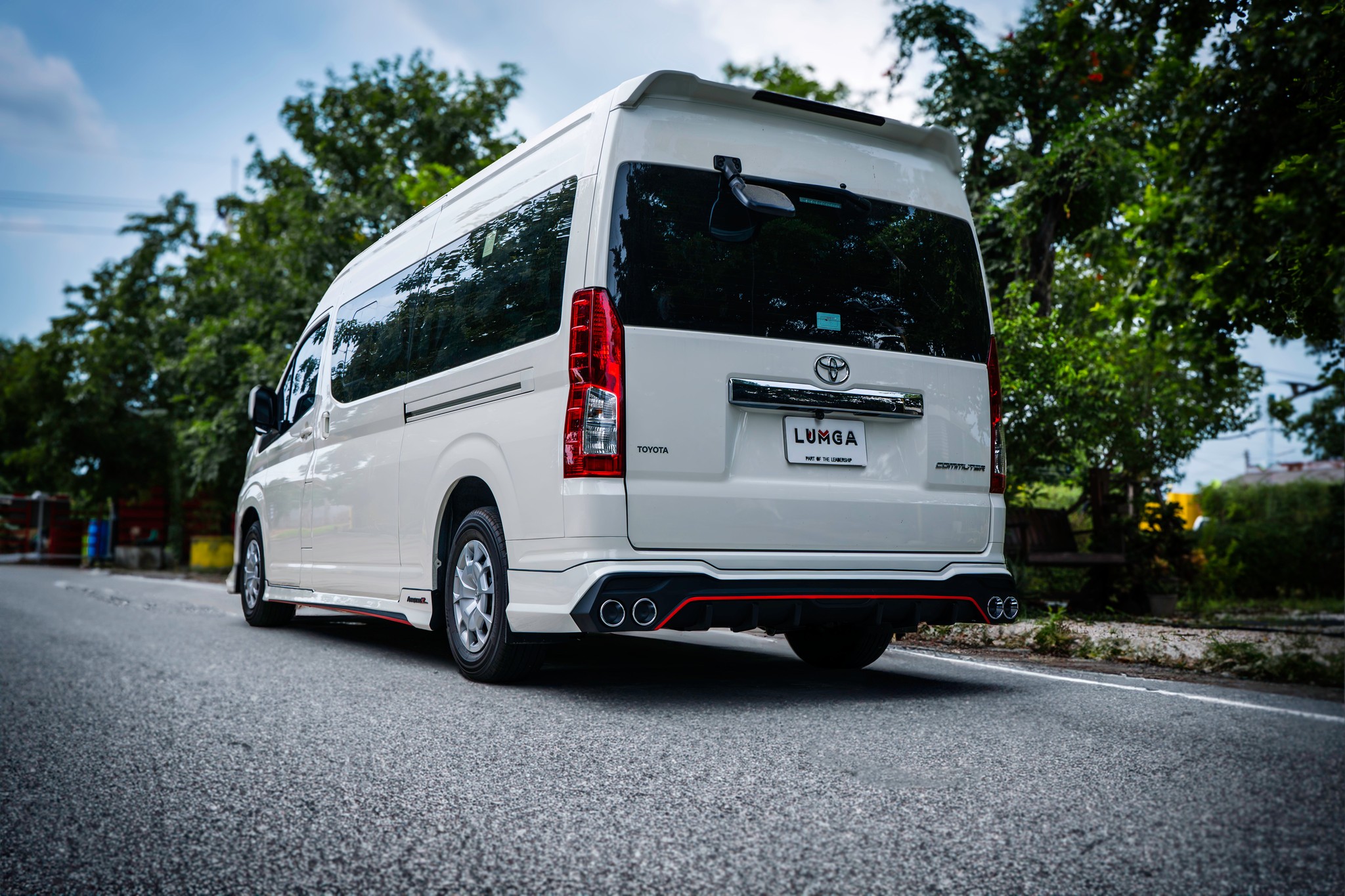 Lumga VS Toyota Commuter Hiace 2020 [ชุดแต่งแบบไฮเอ็นชุดนี้ชุดเดียวจบ]