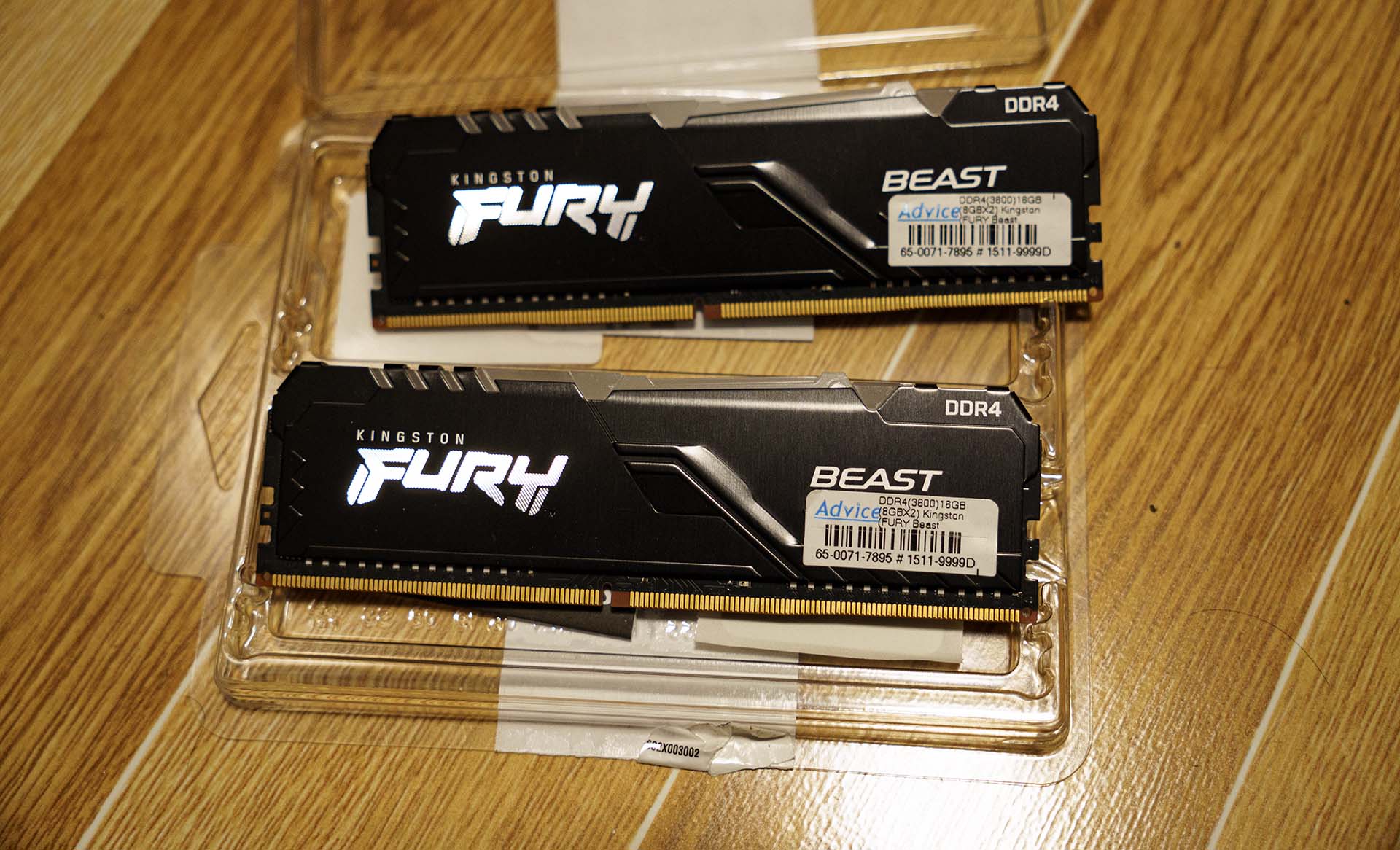 หน่วยความจำ เป็น ddr4 ยี่ห้อ Kingston 16GB(8GBx2) ใช้กับ pc มือสอง รีบเลย