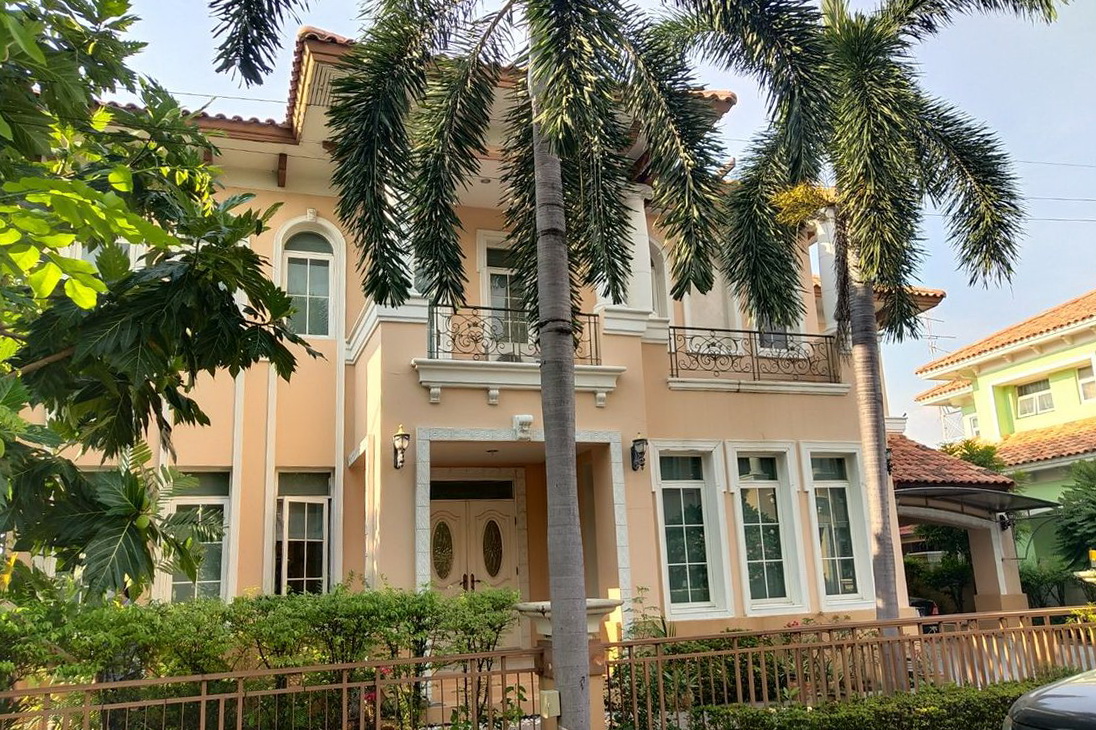 นาราสิริ สาทร-วงแหวน 129.2 ตร.ว. บ้านเดี่ยวหรูสไตล์อิตาเลียนจาก แสนสิริ บนทำเลศักยภาพ ริมถนนกาญจนาภิเษก เยื้องโรงเรียนเลิศหล้ากาญจนาภิเษก พื้นที่ใช้สอย : 320 ตร.ม. ห้องนอน : 4 ห้องน้ำ : 4 . ราคา : 14.5 ล้านบาท .