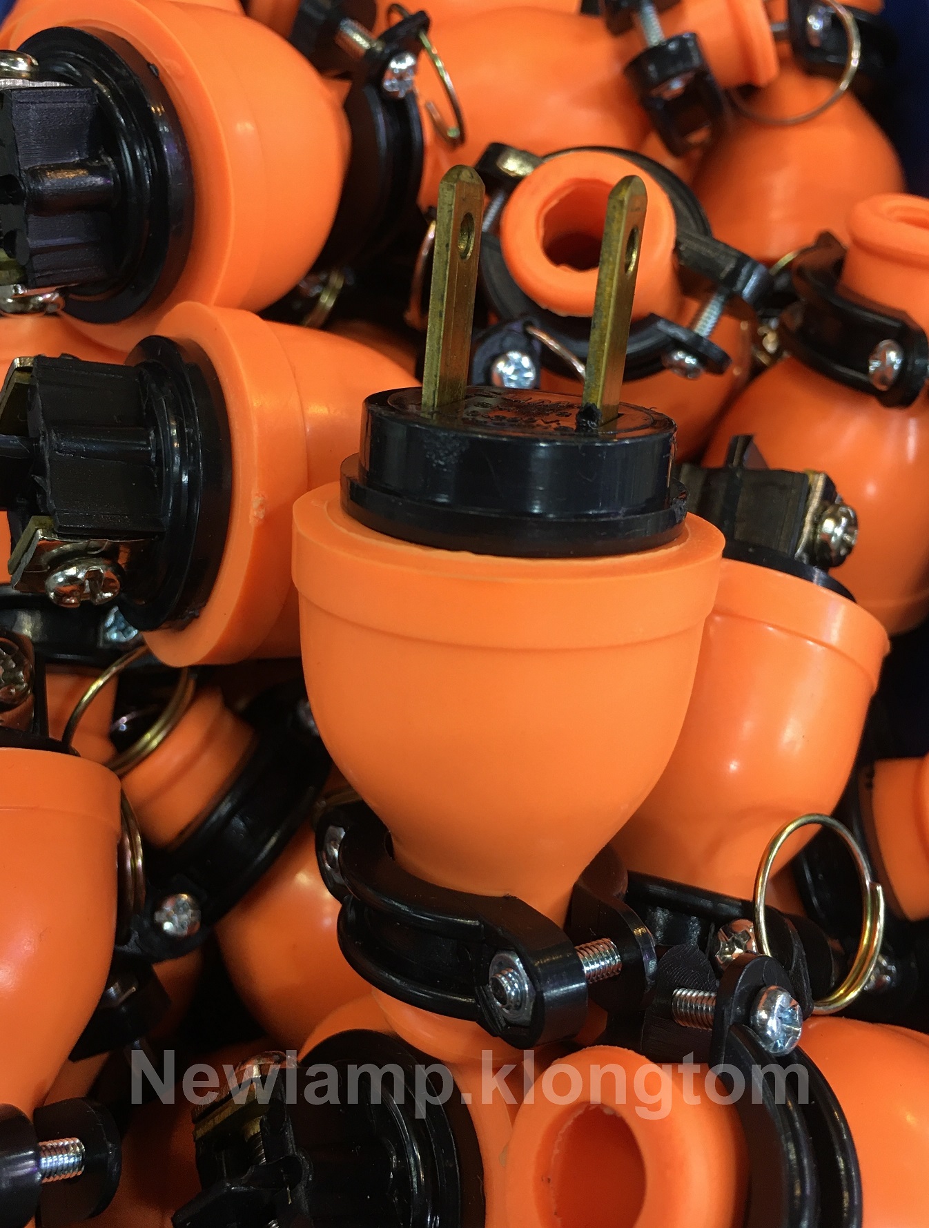 ปลั๊กยางตัวผู้ SUMO สีส้ม ทองเหลือง