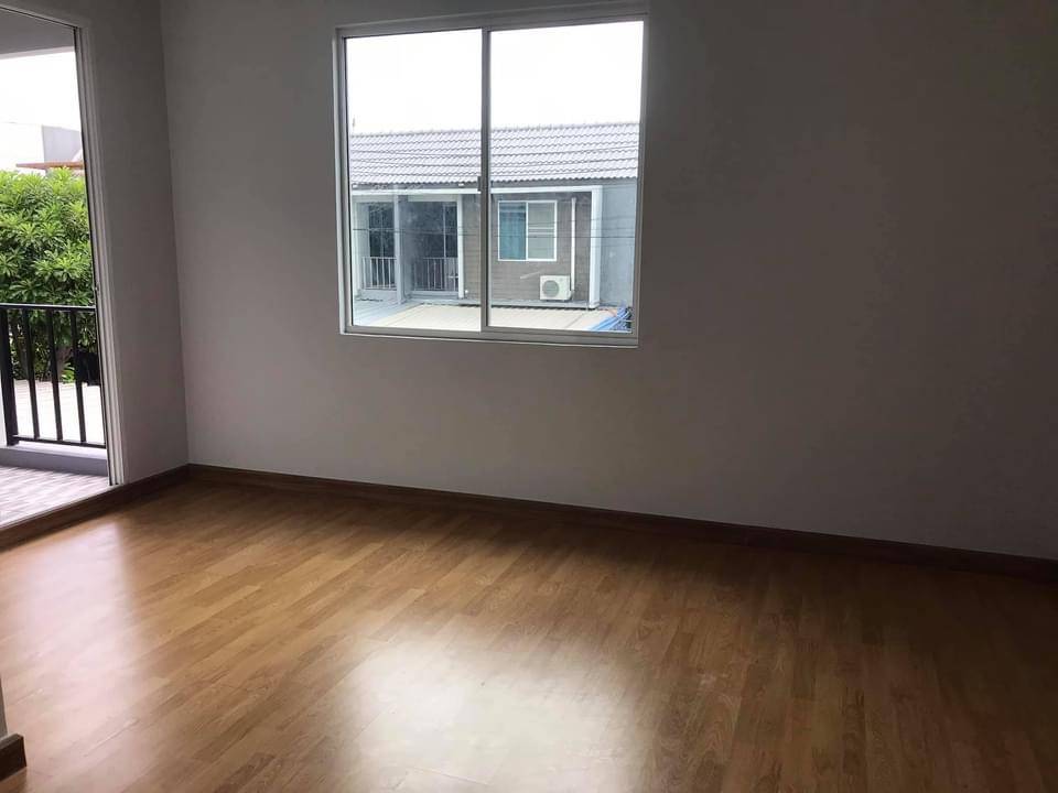 ขายทาวเฮ้าส์ เดอะคัลเลอร์ ลำลูกกาคลอง4 20.7 ตร.ว. ปรับปรุงใหม่ ทั้งหลัง 2 ชั้น 3 นอน 2 น้ำ