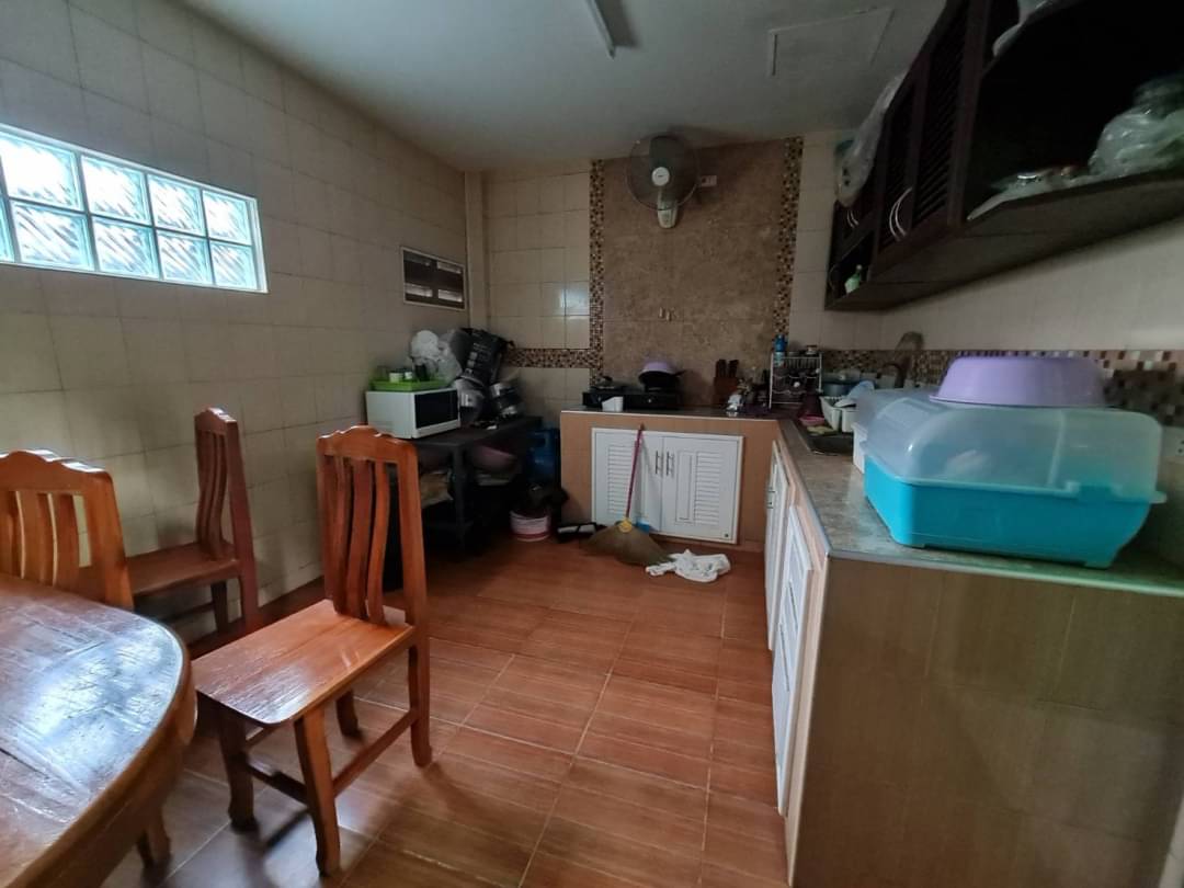 ขายอาคารพานิชย์ 3 ชั้น เนื้อที่ 44.5 ตรว, 6 ห้องนอน ต.บ่อพลับ อ.เมือง จ.นครปฐม