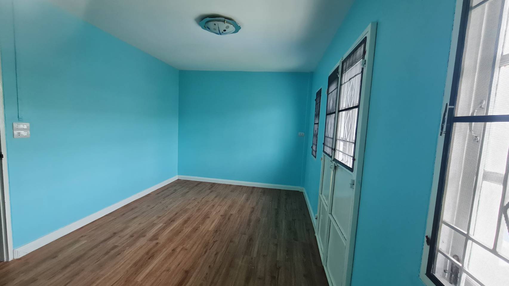 ขายทาวน์เฮ้าน์ หมู่บ้าน ลัดดาวิลล์ บางบัวทอง 2 ชั้น เนื้อที่ 17.50 ตรว. ทำเลดี บางกรวย -ไทรน้อย ตำบล บางบัวทอง ทาวน์เฮ้าส์ 2 ชั้น มี 3 ห้องนอน, 2 ห้องน้ำ, 1 ห้องครัว, 1 ห้องโถงนั่งเล่น, 1 ที่จอดรถ เนื้อที่ : 17.50 ตารางวา