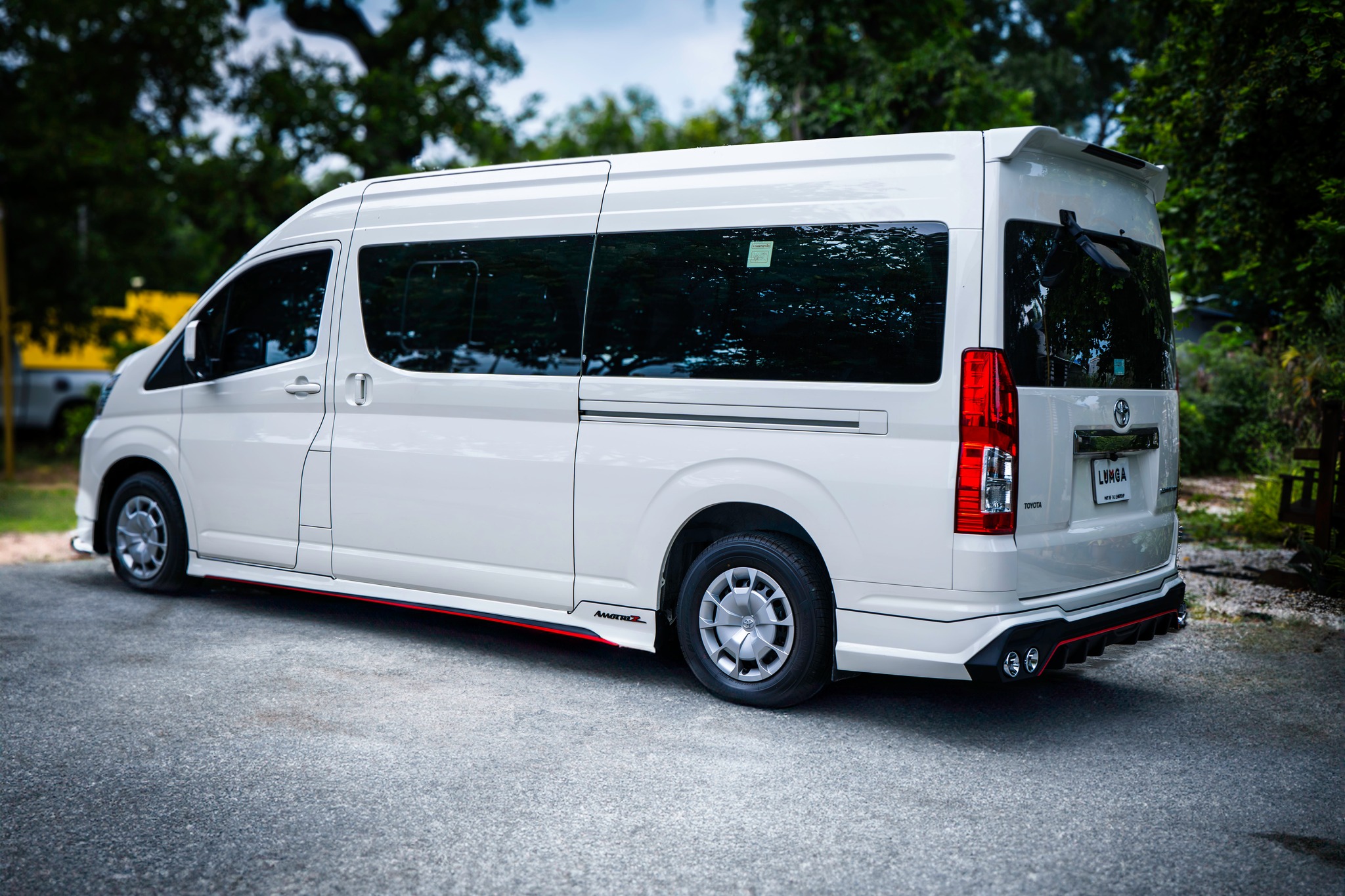 Lumga VS Toyota Commuter Hiace 2020 [ชุดแต่งแบบไฮเอ็นชุดนี้ชุดเดียวจบ]