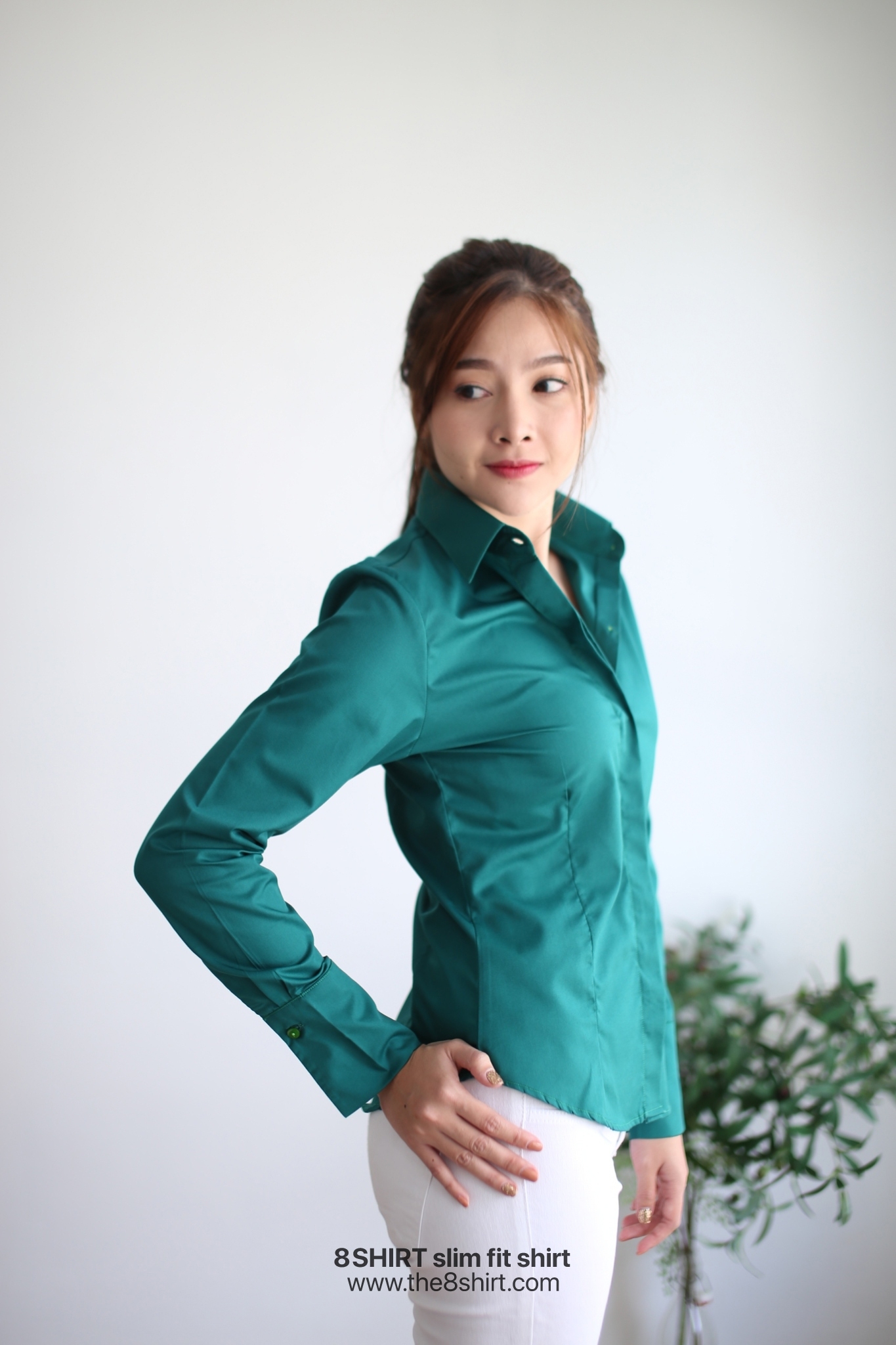 เสื้อเชิ้ตผู้หญิง สีเขียวมรกต (Emerald green) สลิมฟิต เข้ารูป แขนยาว เสื้อเชิ้ตทำงาน เสื้อยูนิฟอร์ม แบรนด์ 8SHIRT slim fit shirt พร้อมส่ง