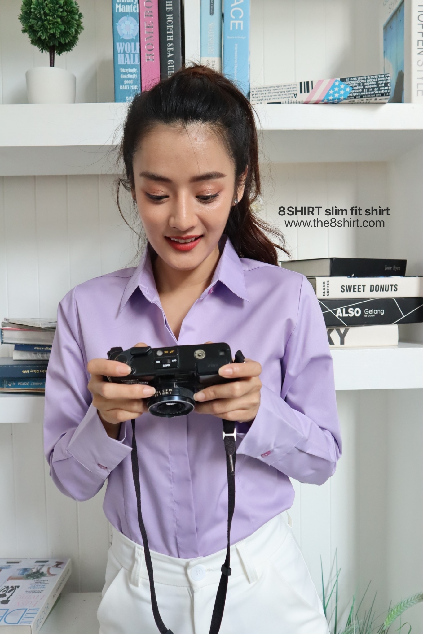 เสื้อเชิ้ตผู้หญิง สีม่วงลาเวนเดอร์ (Lavender) สลิมฟิต เข้ารูป แขนยาว เสื้อเชิ้ตทำงาน เสื้อยูนิฟอร์ม แบรนด์ 8SHIRT slim fit shirt พร้อมส่ง