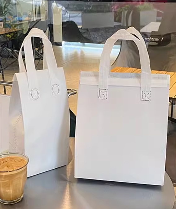 ถุงหิ้วเก็บความเย็นพิมพ์ลาย ถุงฟอยล์เก็บความเย็น ถุงเก็บอุณหภูมิ ถุงไอติม ถุงกาแฟ ถุงเค้ก พิมพ์ Logo ได้