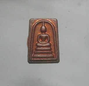 เหรียญปั๊ม พระสมเด็จคะแนนเล็ก หลัง รูปเหมือน หลวงพ่อ พระแท้ไม่ทราบที่