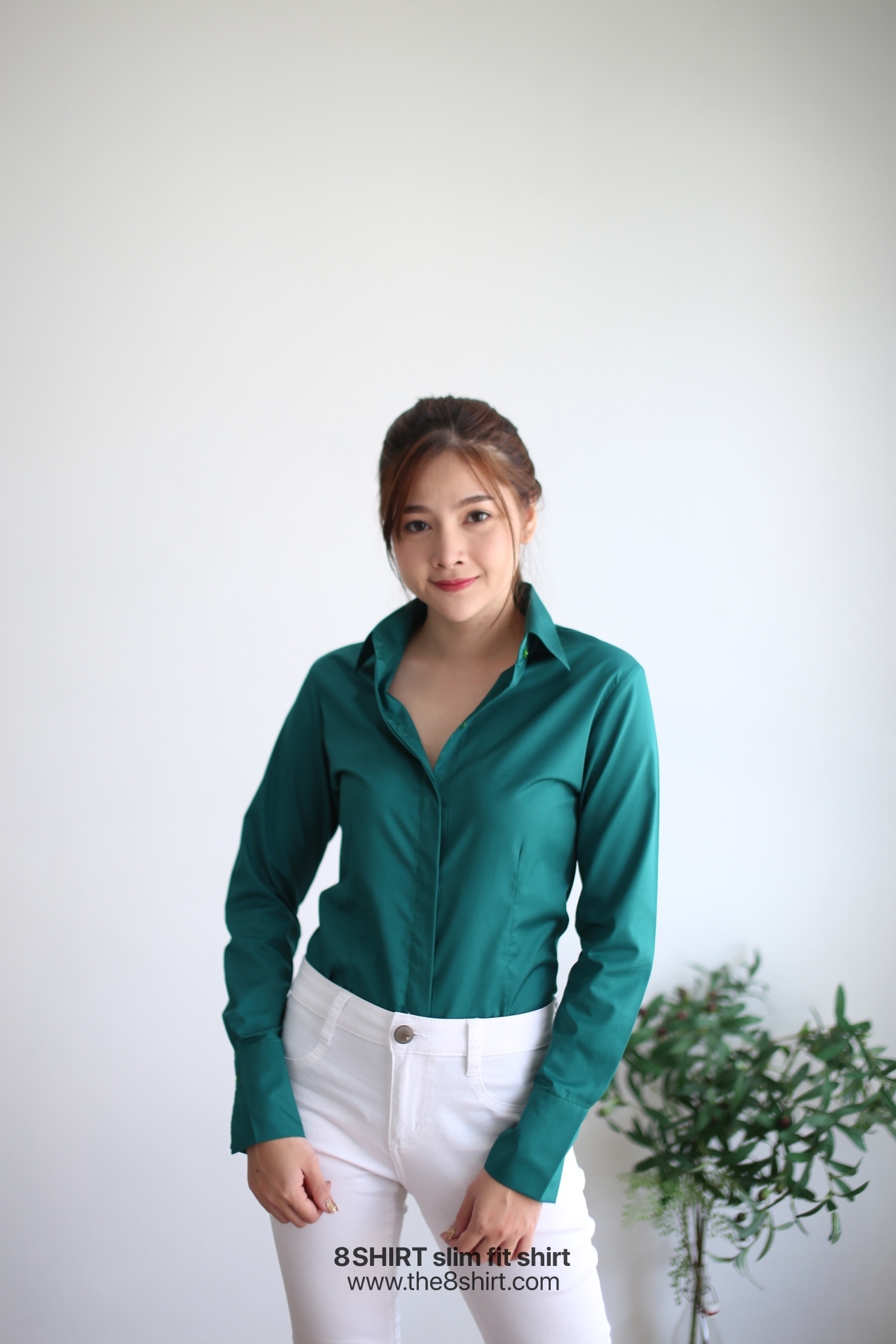 เสื้อเชิ้ตผู้หญิง สีเขียวมรกต (Emerald green) สลิมฟิต เข้ารูป แขนยาว เสื้อเชิ้ตทำงาน เสื้อยูนิฟอร์ม แบรนด์ 8SHIRT slim fit shirt พร้อมส่ง