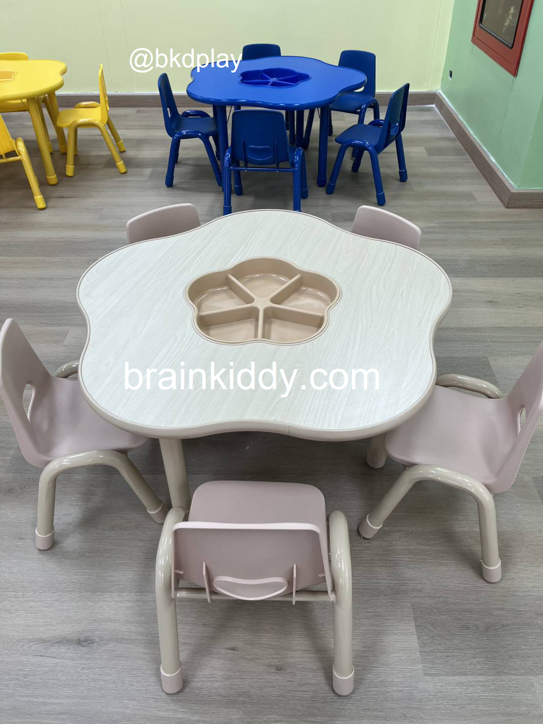 ชุดโต๊ะดอกไม้ พร้อมเก้าอี้ 5 ที่นั่ง โต๊ะเก้าอี้นักเรียน,โต๊ะเด็ก,เก้าอี้เด็ก,อนุบาล-ประถม,โต๊ะกิจกรรม,โต๊ะพลาสติกขาเหล็ก,โต๊ะเขียนหนังสือเด็ก สั่งนำเข้า ขนาดโต๊ะ 60x100x48-56 ซม.
