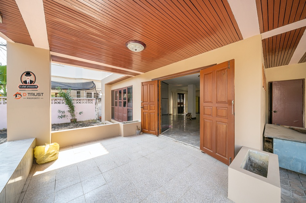 ขายบ้านเดี่ยว 2ชั้น หมู่บ้านสินบดี ซอยแก้วเงินทอง29 ตลิ่งชัน เนื้อที่ 81ตร.ว. 4ห้องนอน 3ห้องน้ำ มีห้องครัวห้องแม่บ้านแยกเป็นสัดส่วน มีพื้นที่ใช้สอยรอบตัวบ้าน จอดรถได้ 2-5 คัน .