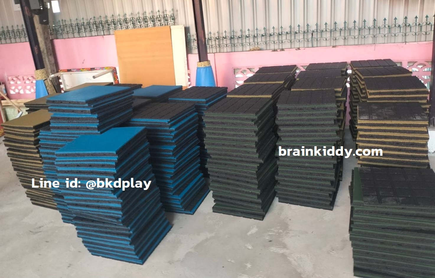 พื้นยางกันกระแทก ปูพื้นกลางแจ้งและในร่ม , ราคาต่อ 1 แผ่น ขนาด50*50*2.5ซม. แผ่นยางสังเคราะห์ EPDM -SBR, สนามเด็กเล่น สนามกีฬา พร้อมส่ง ราคาโรงงาน