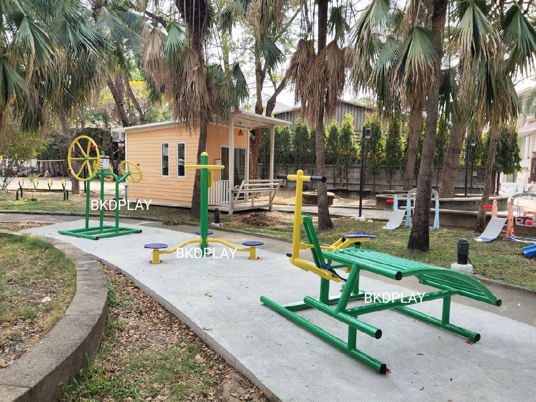 เครื่องออกกำลังกาย กลางแจ้ง ชุดอุปกรณ์ บริหารเอว สะโพก บิดเอว 3 ที่ มือจับกลม ลานกีฬา อเนกประสงค์ สนามกีฬา ขนาด 140 x 140 x 135 ซม.