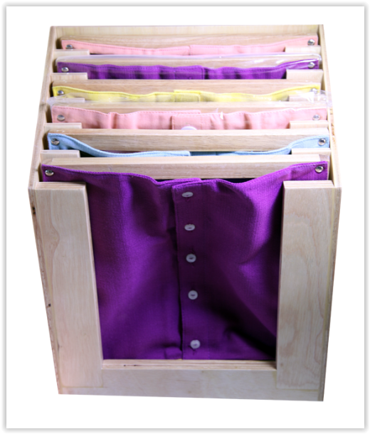 ตู้บรรจุกรอบฝึกทักษะมือ ใส่ได้ 6 ชิ้น (สามารถเลือกชุดฝึกเพิ่มได้) ตู้กับชุดฝึกขายแยกกัน