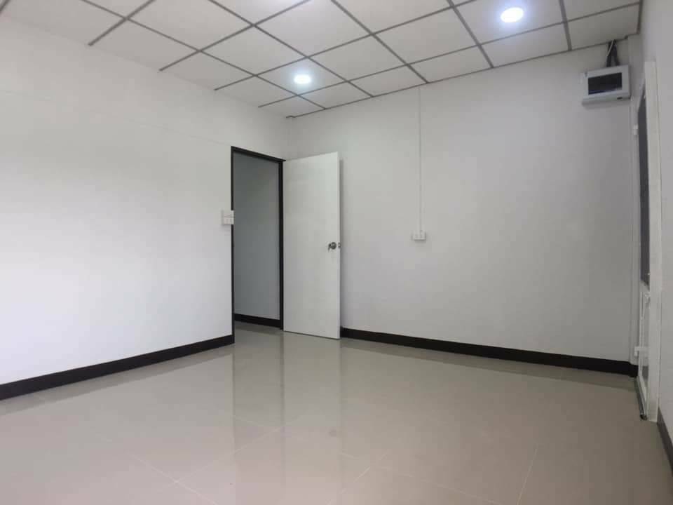 ขายบ้านทาวน์เฮ้าส์ ตกแต่งใหม่ พร้อมเข้าอยู่ 2ชั้น ขนาด 17.6ตรว. ซอยบางแค7 (ซอยยิ้มประยูร ) บางแค