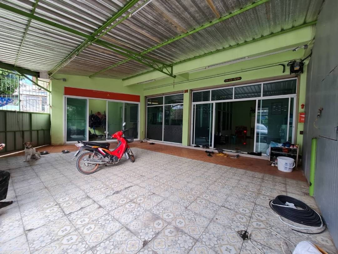 ขายอาคารพานิชย์ 3 ชั้น เนื้อที่ 44.5 ตรว, 6 ห้องนอน ต.บ่อพลับ อ.เมือง จ.นครปฐม